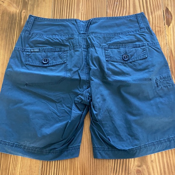 Columbia Bermuda Shorts • Size 6 • Navy Blue - Picture 2 of 3